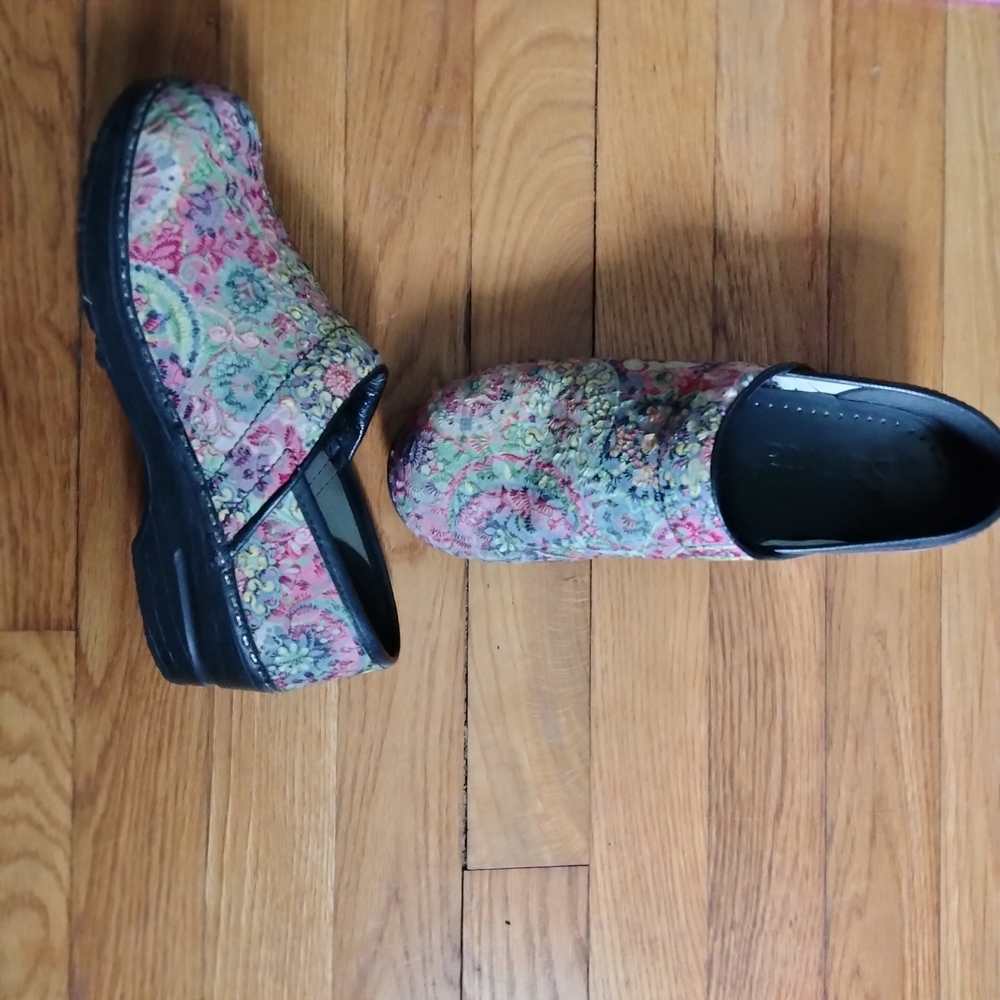 Colorful Clogs - Picture 2 of 6